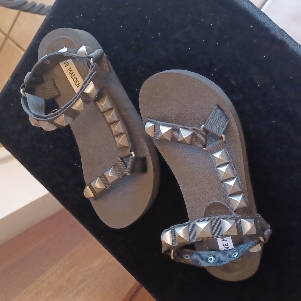 Steve Madden Sandals Size 71/2